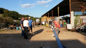 Lucy et Martin viennent voir le chantier avant de poursuivre leurs vacances