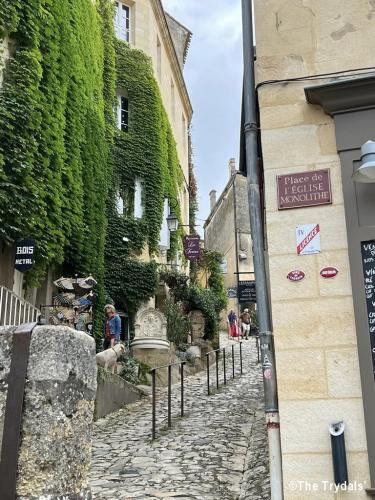 Rue pentue et pavée de St Émilion