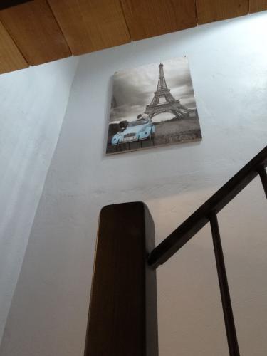 Escalier vers chambre bleue Pigeonnier de Lauzanac Dordogne